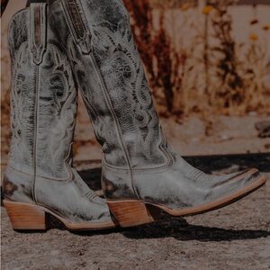 Freebird woodland ice new in box. Size 10